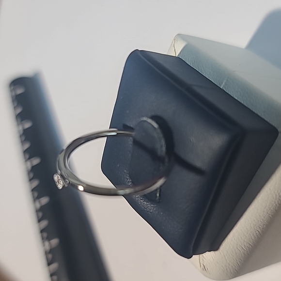 14KT gold and diamond ring - Picture 5 of 6